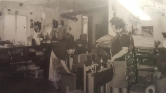 Mitarbeiterinnen in der Fertigung